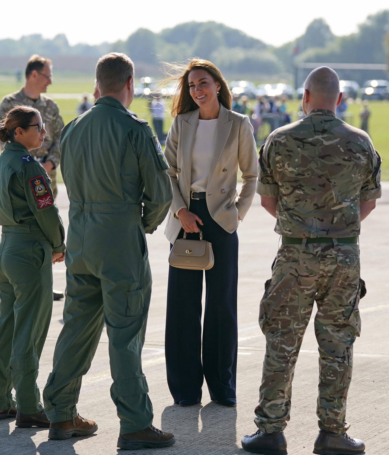 Bei ihrem Termin traf sich die Herzogin mit Soldaten, Sanitätern und Flugpersonal, um ihnen für ihren Einsatz in Kabul zu danken.