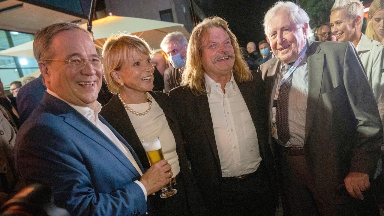 Unterstützen den Kanzlerkandidaten Armin Laschet (l-r): Uschi Glas, Leslie Mandoki und Bernhard Vogel (CDU). Unterstützen den Kanzlerkandidaten Armin Laschet (l-r): Uschi Glas, Leslie Mandoki und Bernhard Vogel (CDU).