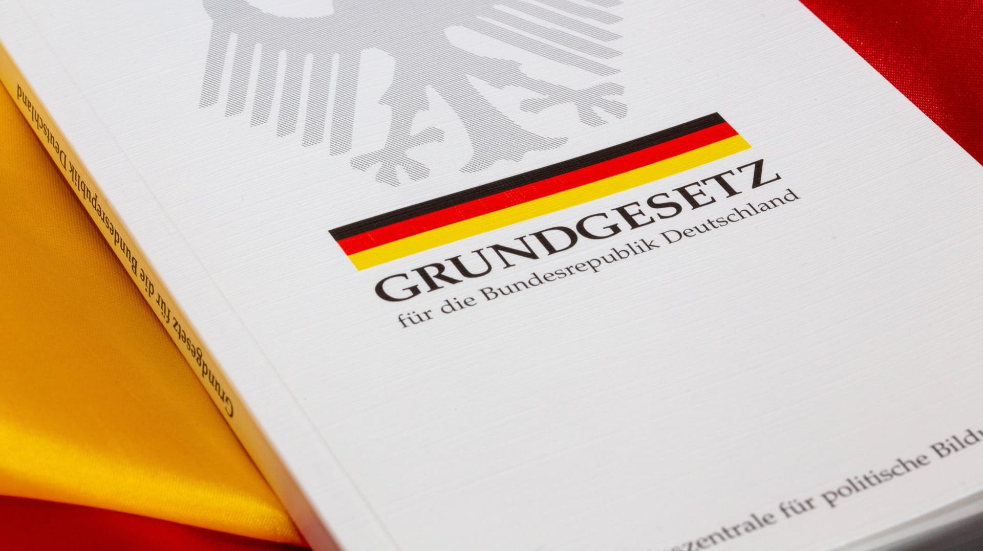 Deutsches Grundgesetz: Hans-Jürgen Papier, ehemaliger Präsident des Bundesverfassungsgerichts, mahnt die Bedeutung der Freiheit auch in Zeiten der Corona-Pandemie an.