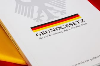 Deutsches Grundgesetz: Hans-Jürgen Papier, ehemaliger Präsident des Bundesverfassungsgerichts, mahnt die Bedeutung der Freiheit auch in Zeiten der Corona-Pandemie an.