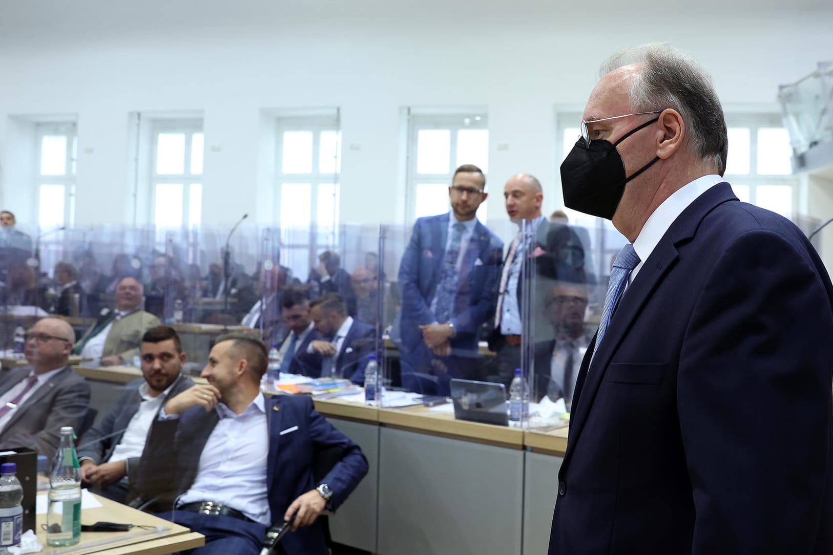 Reiner Haseloff vor Beginn des zweiten Wahlgangs: Im ersten Wahlgang schenkten ihm acht Abgeordnete aus der eigenen Koalition nicht das Vertrauen.