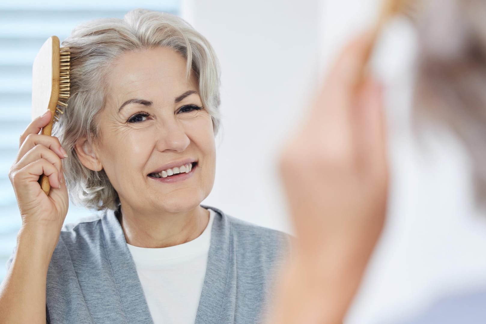 Graue Haare: Mit ein bisschen Pflege bekommen sie einen edlen Grauschimmer.