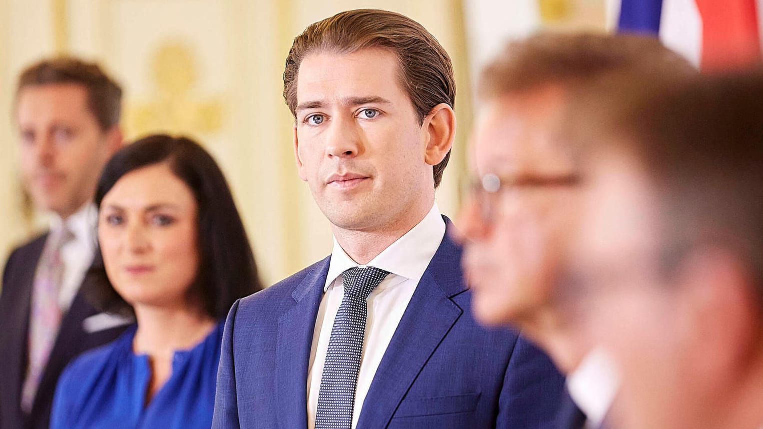 Sebastian Kurz bei einer Pressekonferenz zum Thema "Sicherer Wintertourismus": Österreichs Kanzler steht wegen seines Umgangs mit dem Corona-Ausbruch in Ischgl im März 2020 in der Kritik.