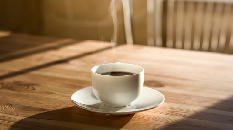 Kaffeetasse: Ob man zu viel Kaffee trinken kann, ist wissenschaftlich nicht belegt.