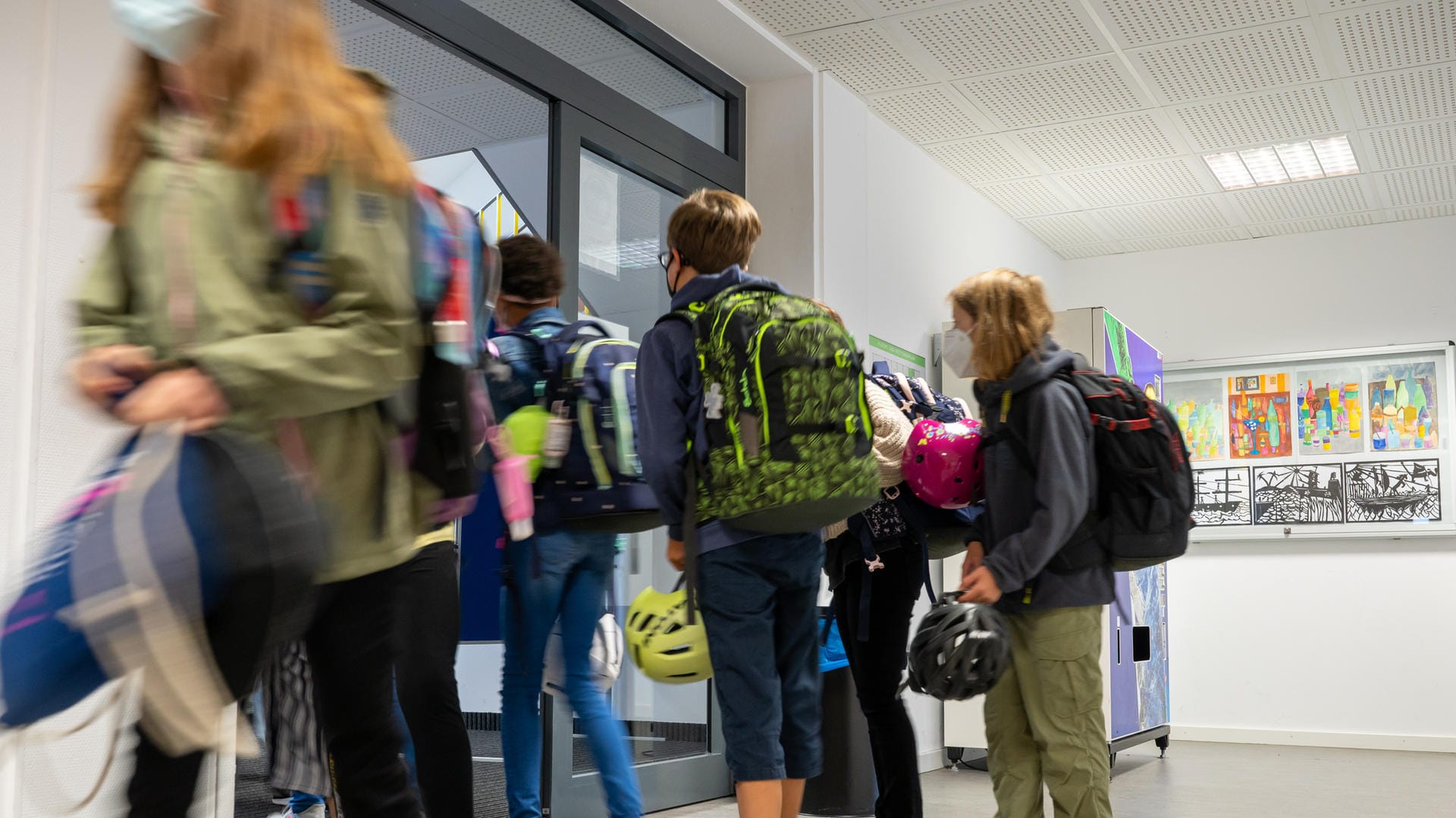 Schule in der Pandemie: Zu Schulschließungen für Kinder unter zwölf Jahren darf es nicht mehr kommen, fordern Infektionsmediziner.