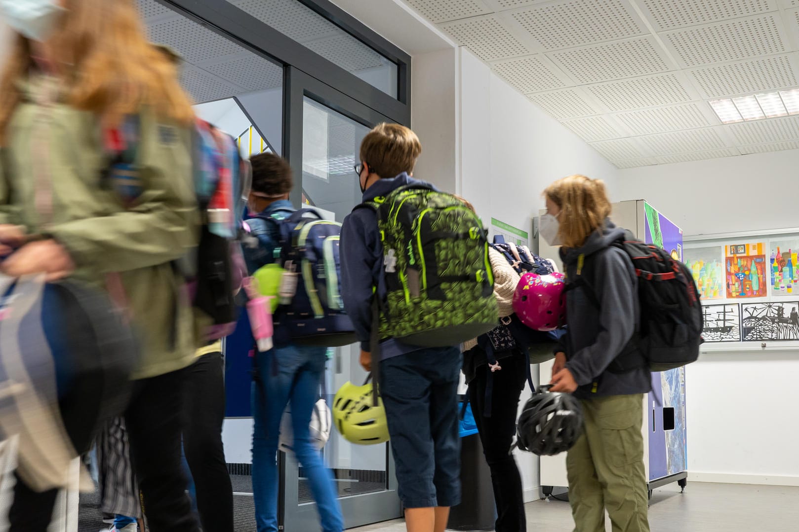 Schule in der Pandemie: Zu Schulschließungen für Kinder unter zwölf Jahren darf es nicht mehr kommen, fordern Infektionsmediziner.