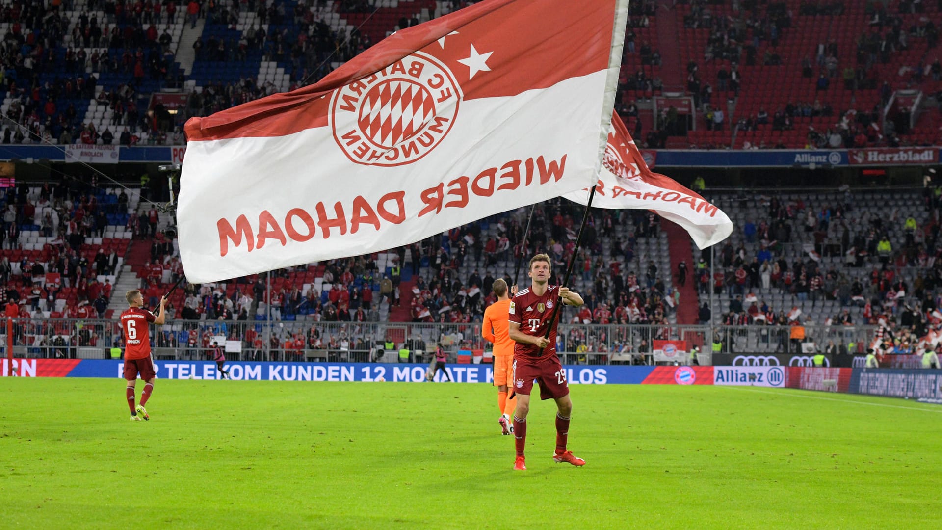 Thomas Müller am 3. Spieltag in der Münchner Allianz-Arena (Symbolbild): Der Arbeitgeberpräsident schlägt Fußballtickets für Impfwillige vor.