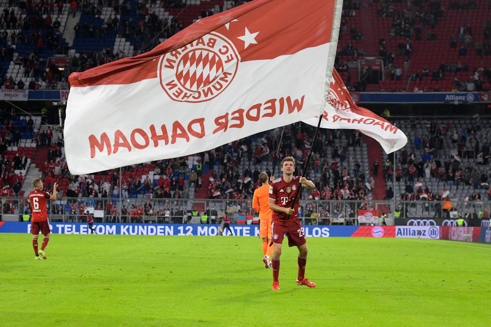 Thomas Müller am 3. Spieltag in der Münchner Allianz-Arena (Symbolbild): Der Arbeitgeberpräsident schlägt Fußballtickets für Impfwillige vor.