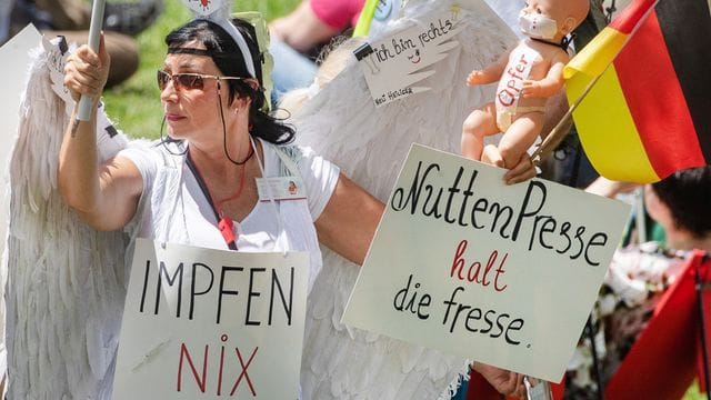 Demonstration der Initiative "Querdenken" Demonstration der Initiative "Querdenken"