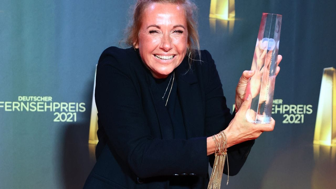 Moderatorin Andrea Kiewel freut sich über die Auszeichnung. Moderatorin Andrea Kiewel freut sich über die Auszeichnung.