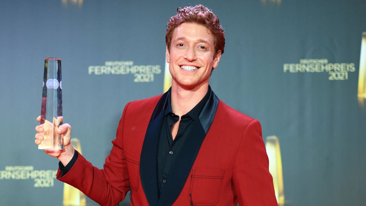 Schauspieler Daniel Donskoy wurde für "Freitagnacht Jews" für die beste Comedy- und Late-Night-Show geehrt. Schauspieler Daniel Donskoy wurde für "Freitagnacht Jews" für die beste Comedy- und Late-Night-Show geehrt.
