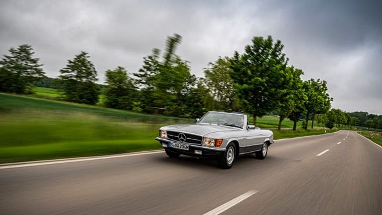 Dauerbrenner: Mercedes ließ den R 107 von 1971 bis 1989 von den Bändern rollen.