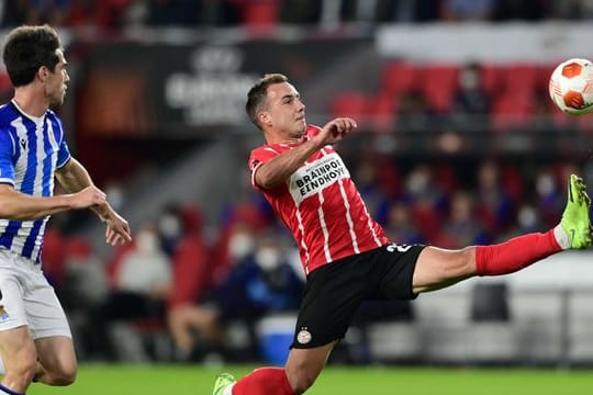 Mario Götze (r) traf für die PSV gegen San Sebastian.