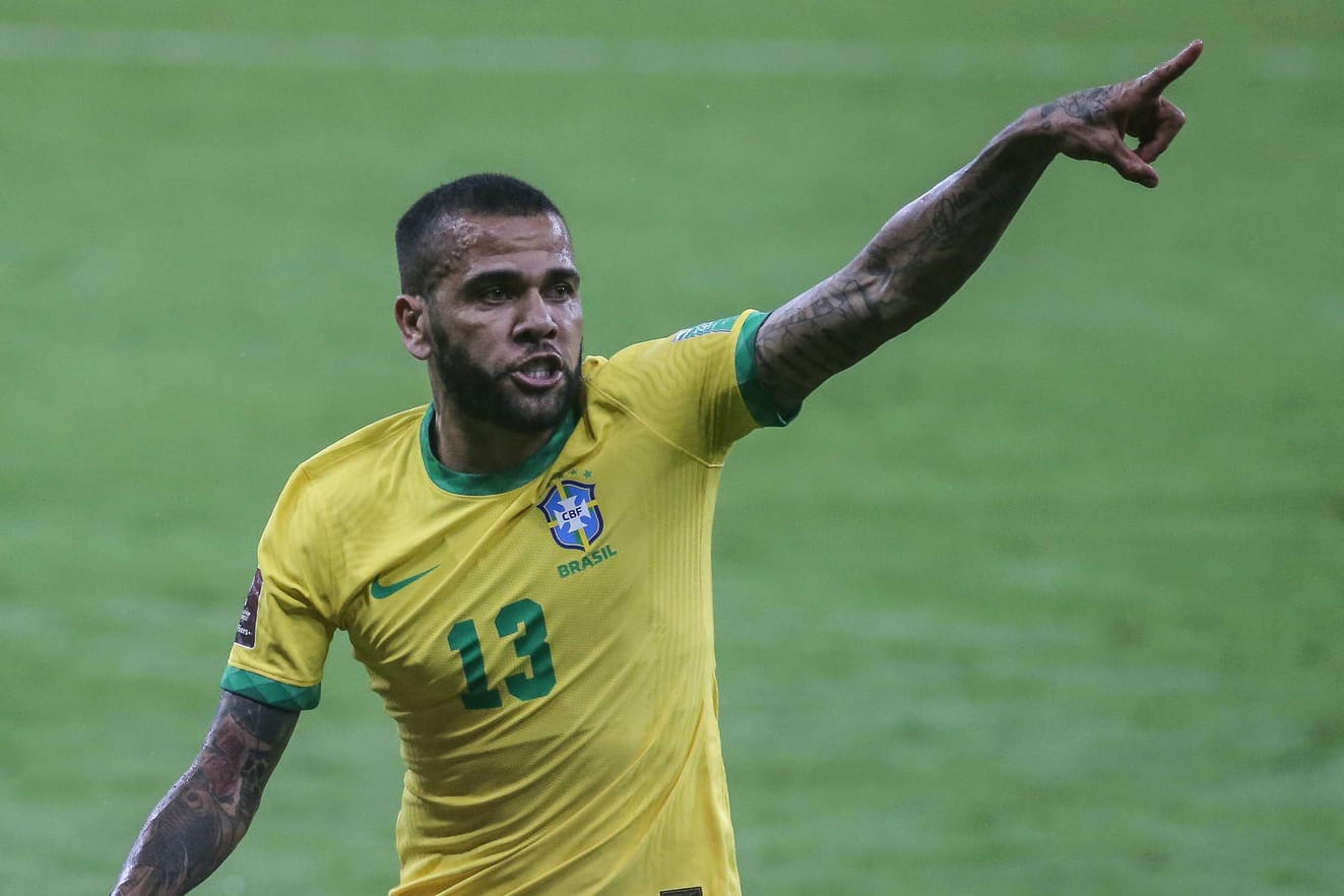 Dani Alves: Der Verteidiger begann seine Profi-Karriere 2001 beim EC Bahia in seiner brasilianischen Heimat, ehe er zum FC Sevilla wechselte.