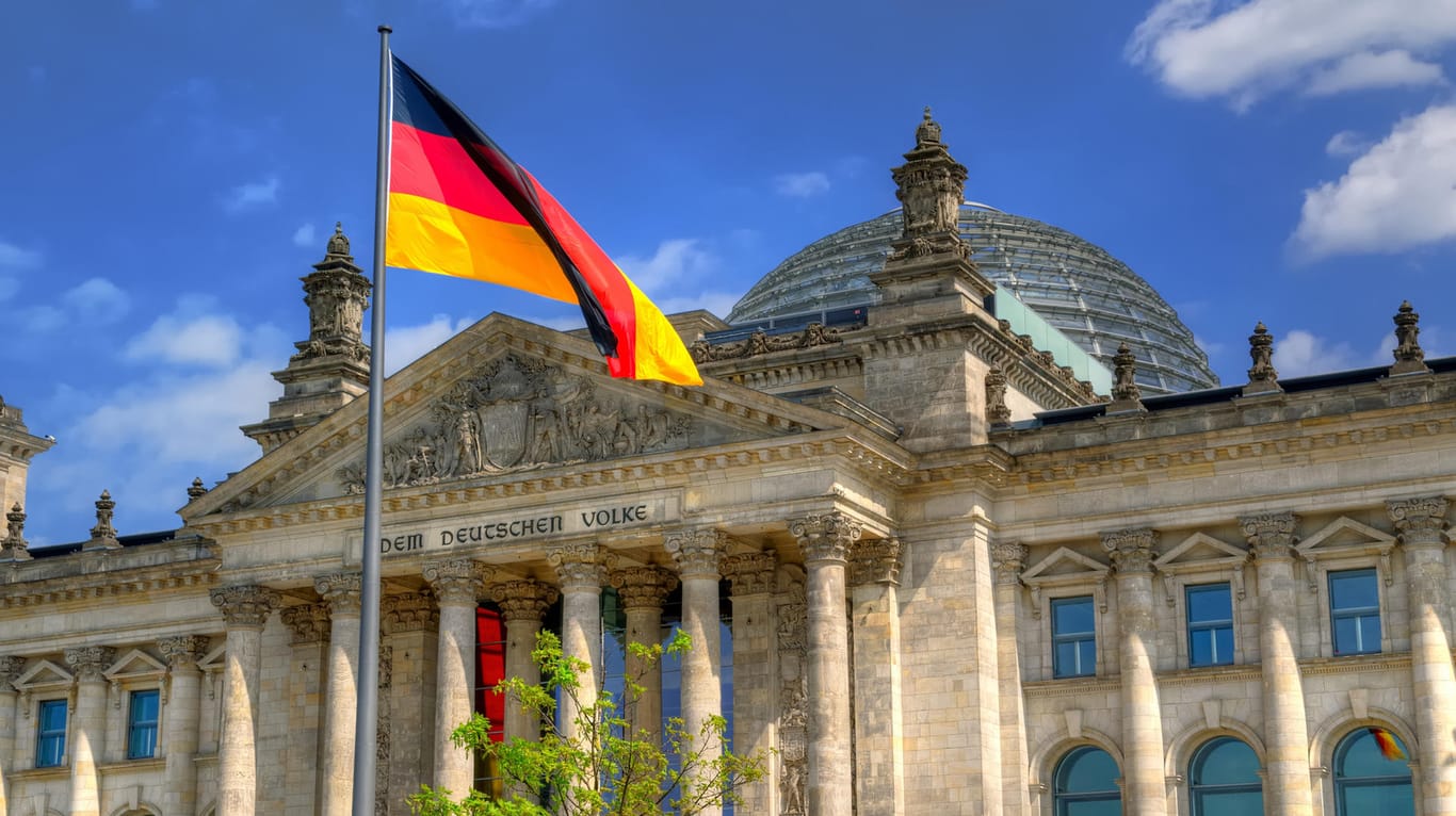 Reichstagsgebäude: t-online-Leser haben genaue Vorstellungen davon, was sich nach der Wahl ändern muss.