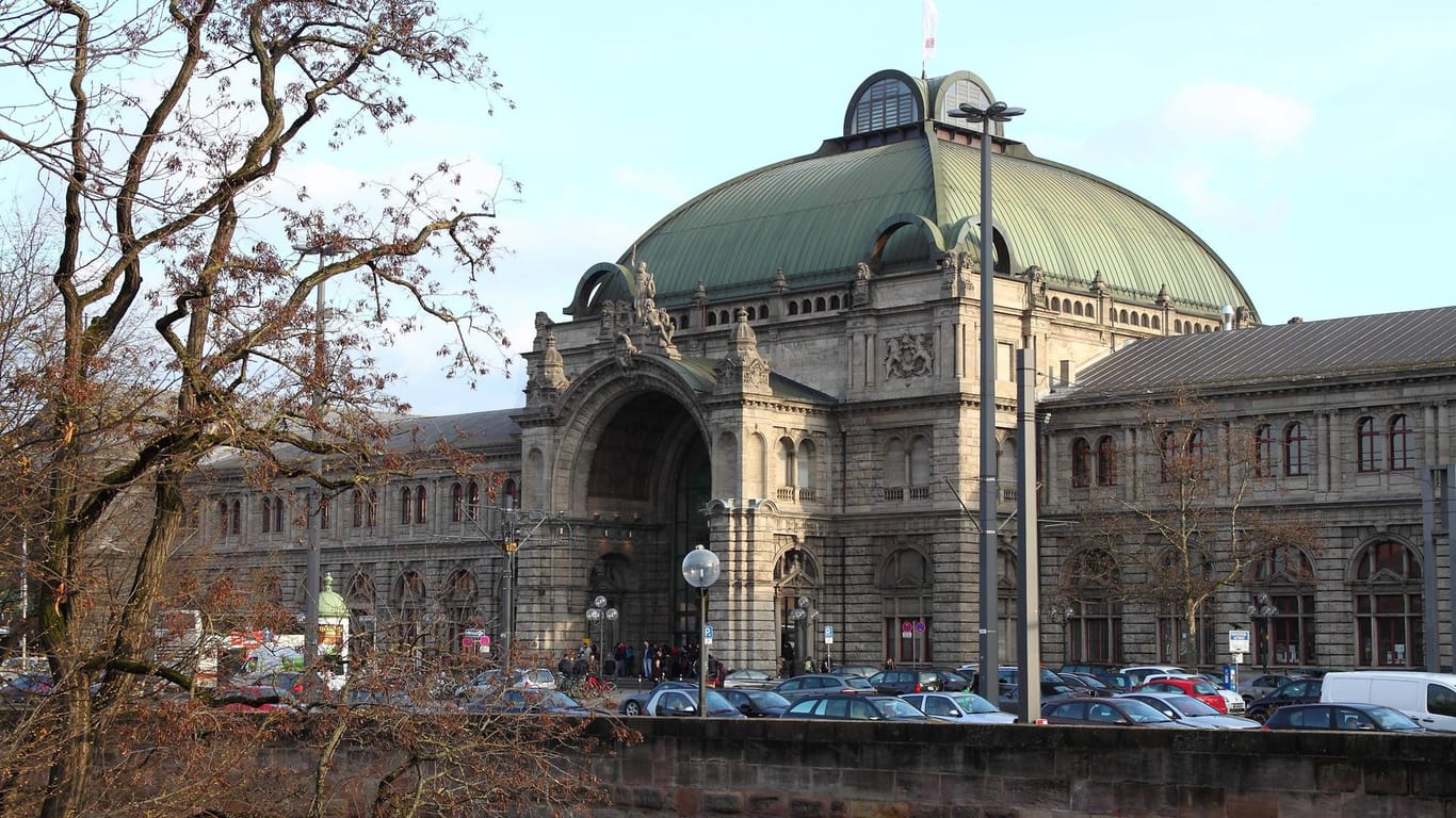 Der Hauptbahnhof in Nürnberg (Archivfoto): In der Nähe des Bahnhofs wurde eine Frau vergewaltigt.