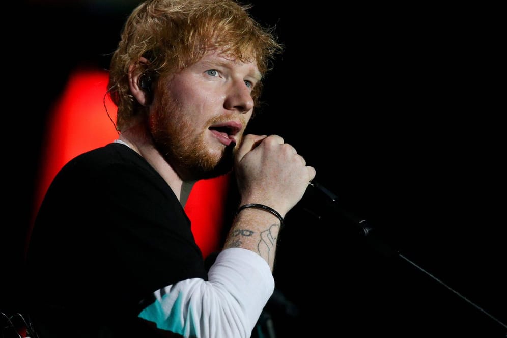 Ed Sheeran bei einem Konzert (Archivbild): Der Popstar kommt im kommenden Jahr nach Deutschland.