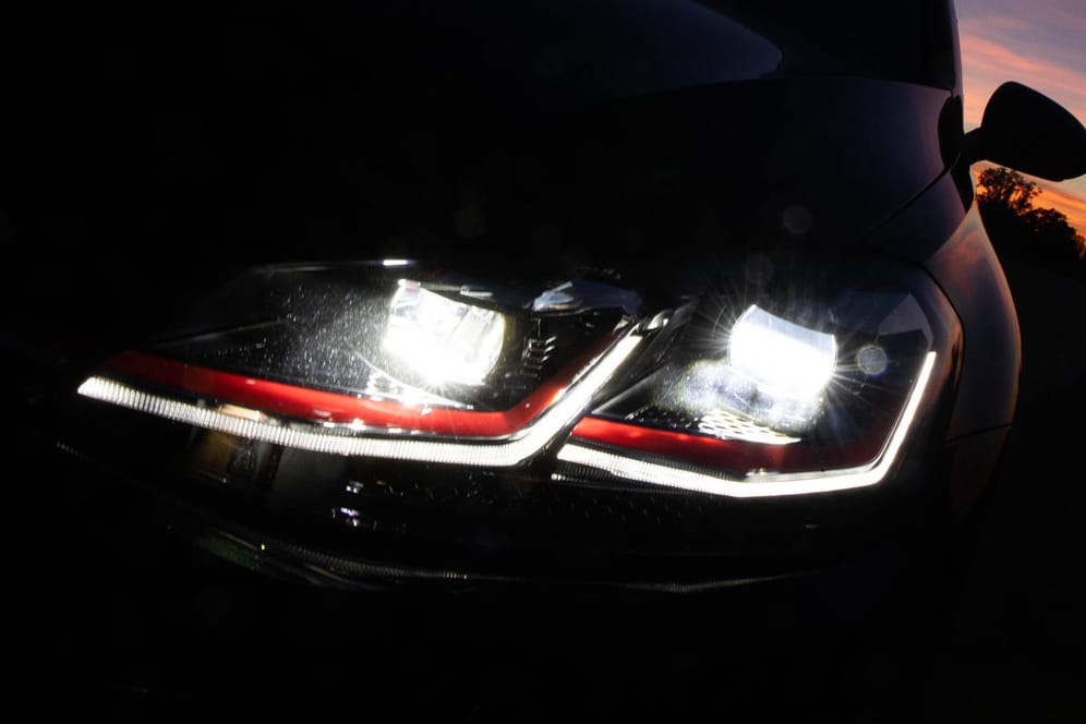LED-Scheinwerfer auf dem Siegeszug: Im Jahr 2004 kam die Leuchtdiode erstmals an einem Auto als Tagfahrlicht zum Einsatz. Seitdem verdrängt sie die übrige Lichttechnik.