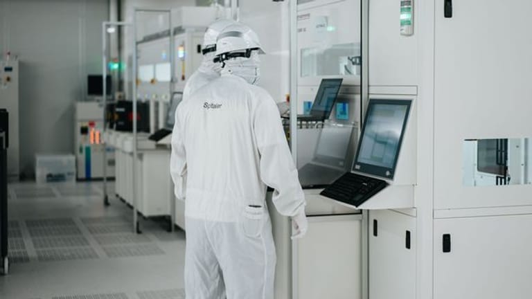 Reinraum in der neuen Chipfabrik von Infineon.