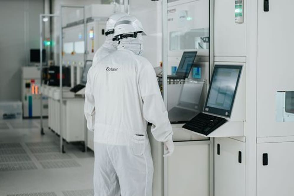Reinraum in der neuen Chipfabrik von Infineon.