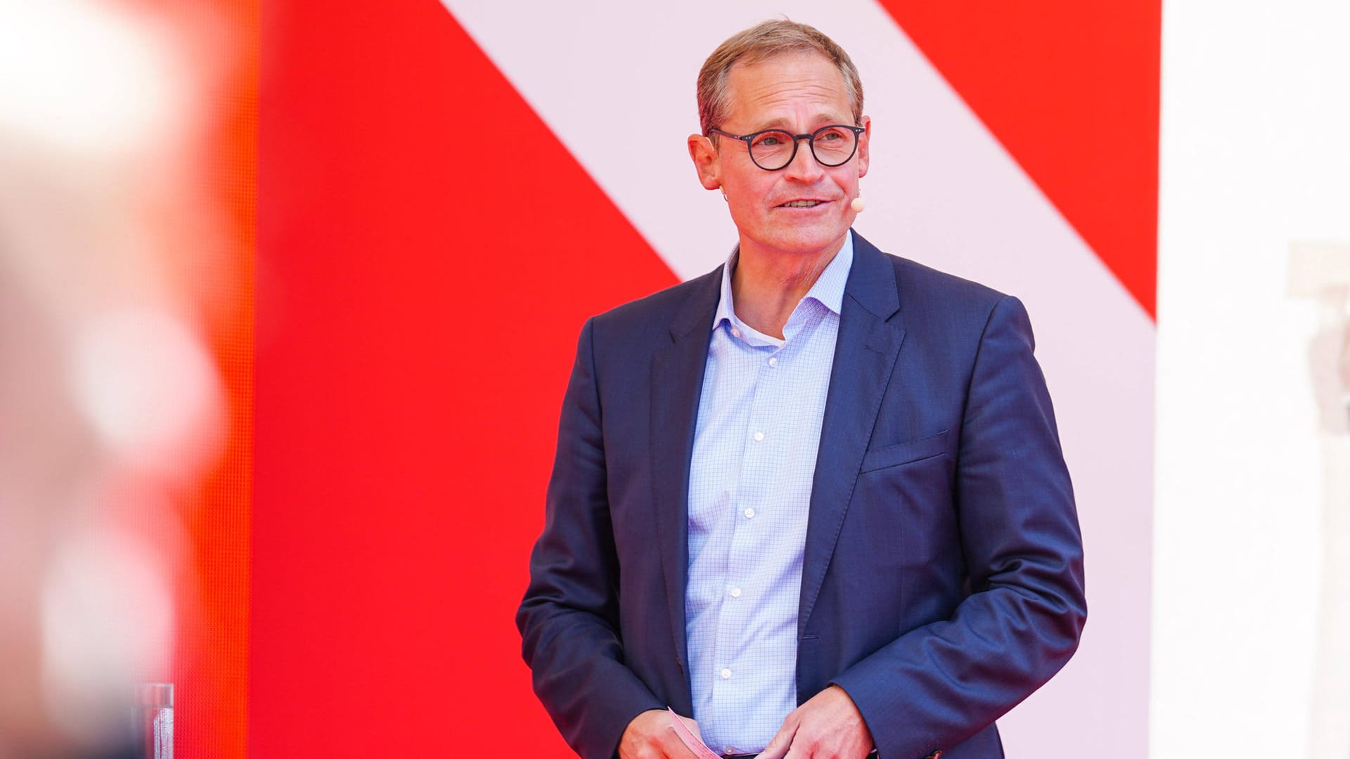 Michael Müller bei einer Wahlkampfveranstaltung der SPD (Archivbild): Sein Amt als Regierender Bürgermeister von Berlin würde er wohl am liebsten an Parteikollegin und SPD-Spitzenkandidatin zur Abgeordnetenhauswahl, Franziska Giffey, abgeben.