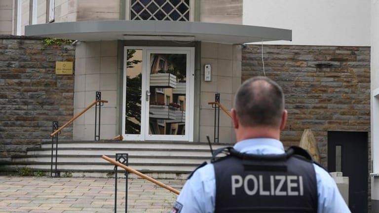 Polizei an der Synagoge in Hagen