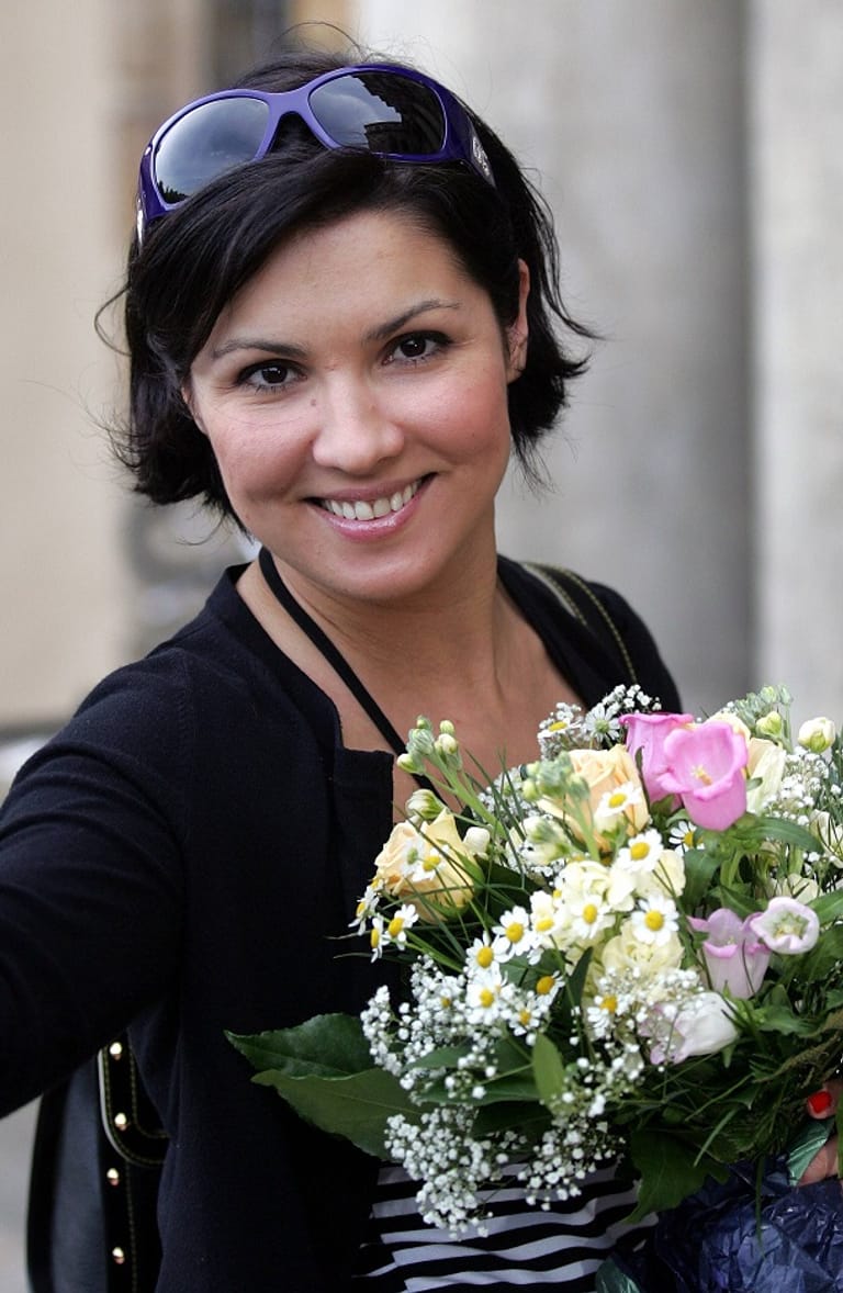 2006 in Dresden: Anna Netrebko zeigt sich mit einem Kurzhaarschnitt.