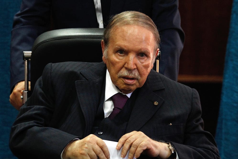 Abdelaziz Bouteflika, damaliger Präsident von Algerien, bereitet sich auf die Abstimmung in Algier vor (Archivbild). Er starb im Alter von 84 Jahren.