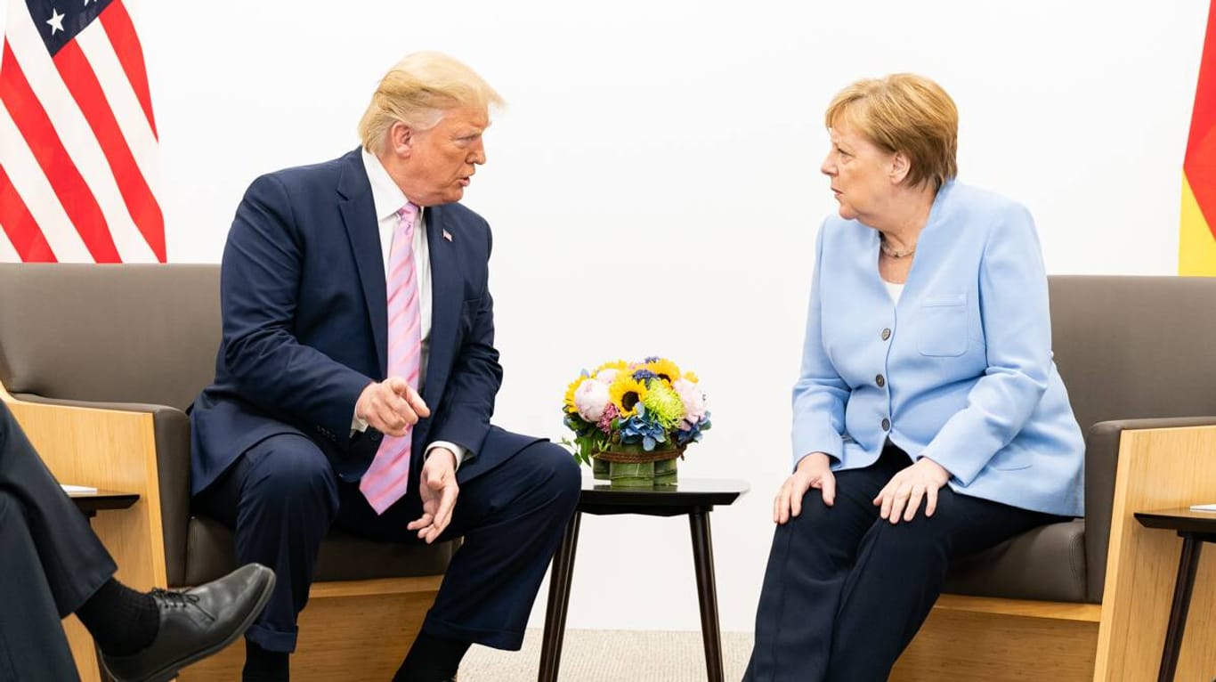 G20-Gipfel in Japan 2019: Angela Merkel und Donald Trump treffen sich zu bilateralen Gesprächen.