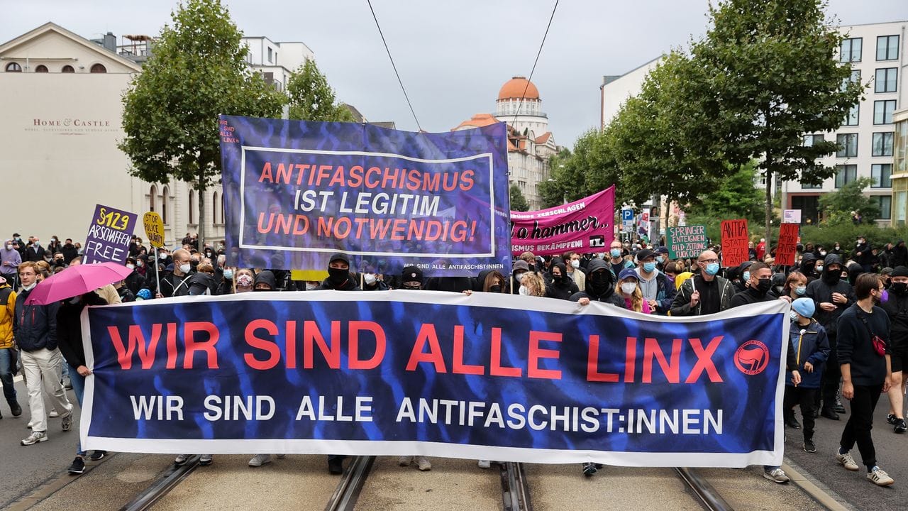 Mehrere Tausend Teilnehmer waren am Nachmittag gegen "eine Kriminalisierung von Antifaschismus" durch Leipzig gezogen.