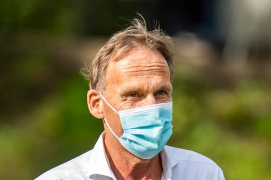 Dortmunds Geschäftsführer Hans-Joachim Watzke betritt das Stadion.