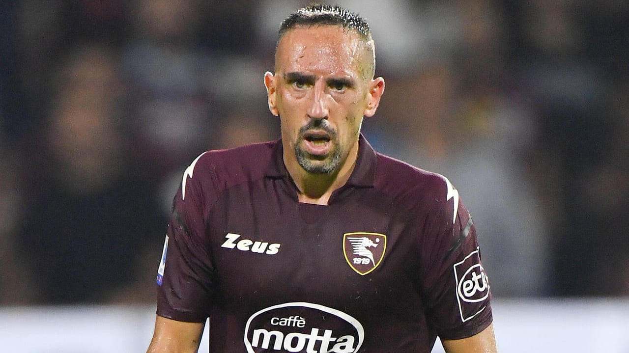 Franck Ribéry: Der frühere Bayern-Star wechselte Anfang September zu US Salernitana, spielte zuvor für den AC Florenz. Franck Ribéry: Der frühere Bayern-Star wechselte Anfang September zu US Salernitana, spielte zuvor für den AC Florenz.