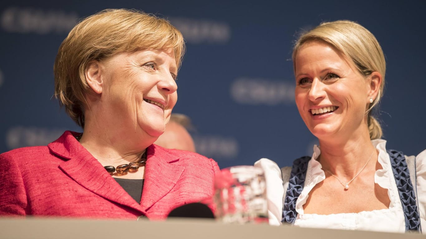 Kanzlerin Merkel mit von Brauchitsch: Die Journalistin wurde in der Vergangenheit öfters von der CDU für Veranstaltungsmoderationen engagiert.