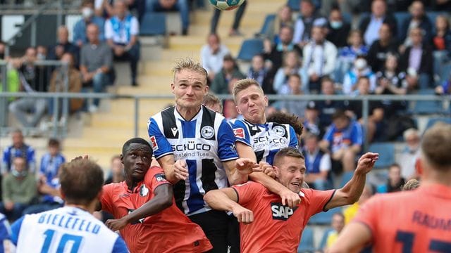 Arminia Bielefeld konnte sich daheim gegen die TSG 1899 Hoffenheim behaupten. Arminia Bielefeld konnte sich daheim gegen die TSG 1899 Hoffenheim behaupten.