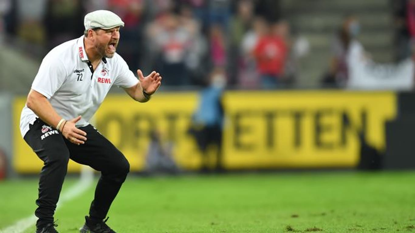Unter Steffen Baumgart blüht die Mannschaft des FC Köln auf: Der Trainer gibt an der Seitenlinie Anweisungen.