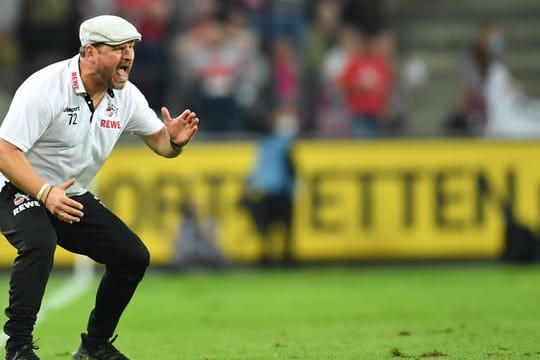 Unter Steffen Baumgart blüht die Mannschaft des FC Köln auf: Der Trainer gibt an der Seitenlinie Anweisungen.