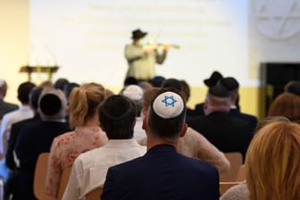 Einweihung der Synagoge in Neuss