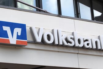 Volks- und Raiffeisenbank-Logo (Symbolbild): Im Namen des Geldhaues werden betrügerische Mails geschickt.