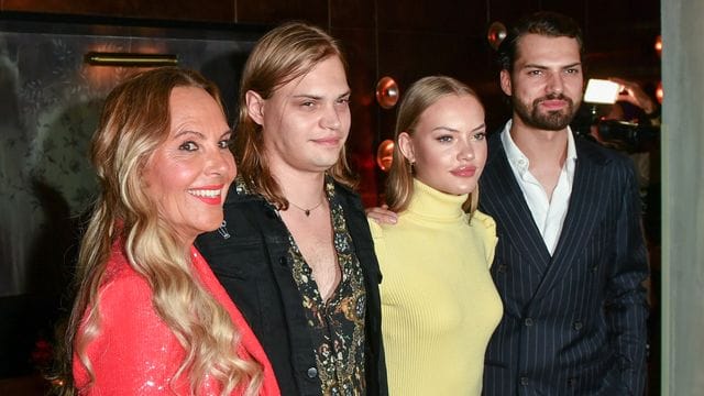 Natascha Ochsenknecht (l-r) und ihre Kinder Wilson Gonzales, Cheyenne Savannah und Jimi Blue geben Einblicke in ihr Leben.