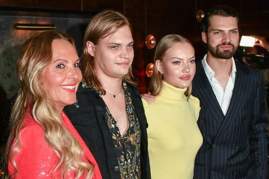 Natascha Ochsenknecht (l-r) und ihre Kinder Wilson Gonzales, Cheyenne Savannah und Jimi Blue geben Einblicke in ihr Leben.