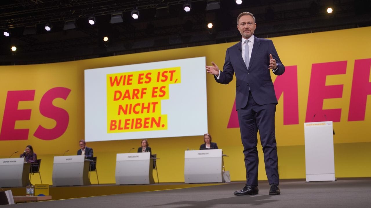 Christian Lindner, Parteivorsitzender der FDP, spricht beim Außerordentlichen Bundesparteitag der FDP.