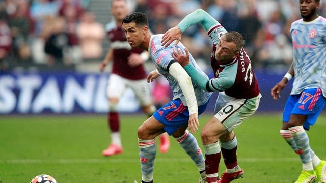 Cristiano Ronaldo (l) durfte auch gegen West Ham jubeln.
