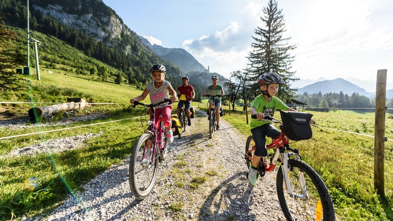 Ohne straffen Zeitplan: Kinder lieben Abwechslung auf Radtouren und wollen nicht die ganze Zeit im Sattel sitzen. Ohne straffen Zeitplan: Kinder lieben Abwechslung auf Radtouren und wollen nicht die ganze Zeit im Sattel sitzen.