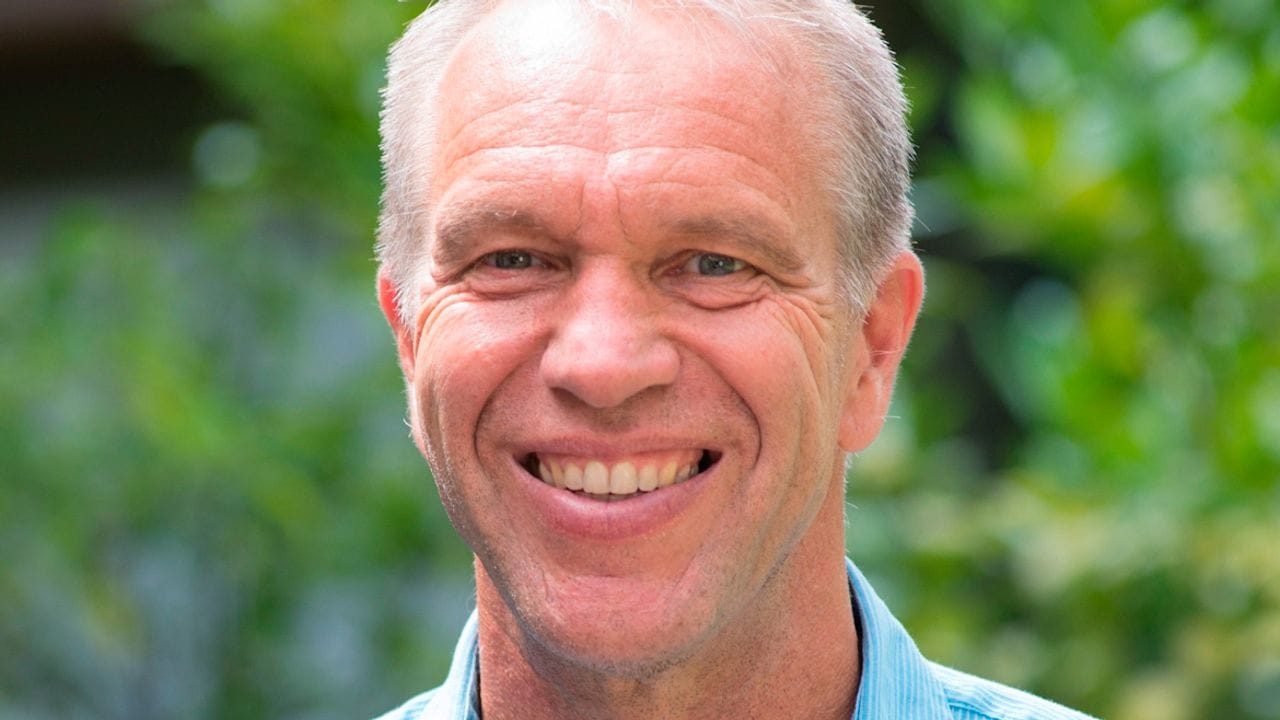 Rudi Beiser ist Autor und Dozent für Heilkräuter und Wildpflanzen.