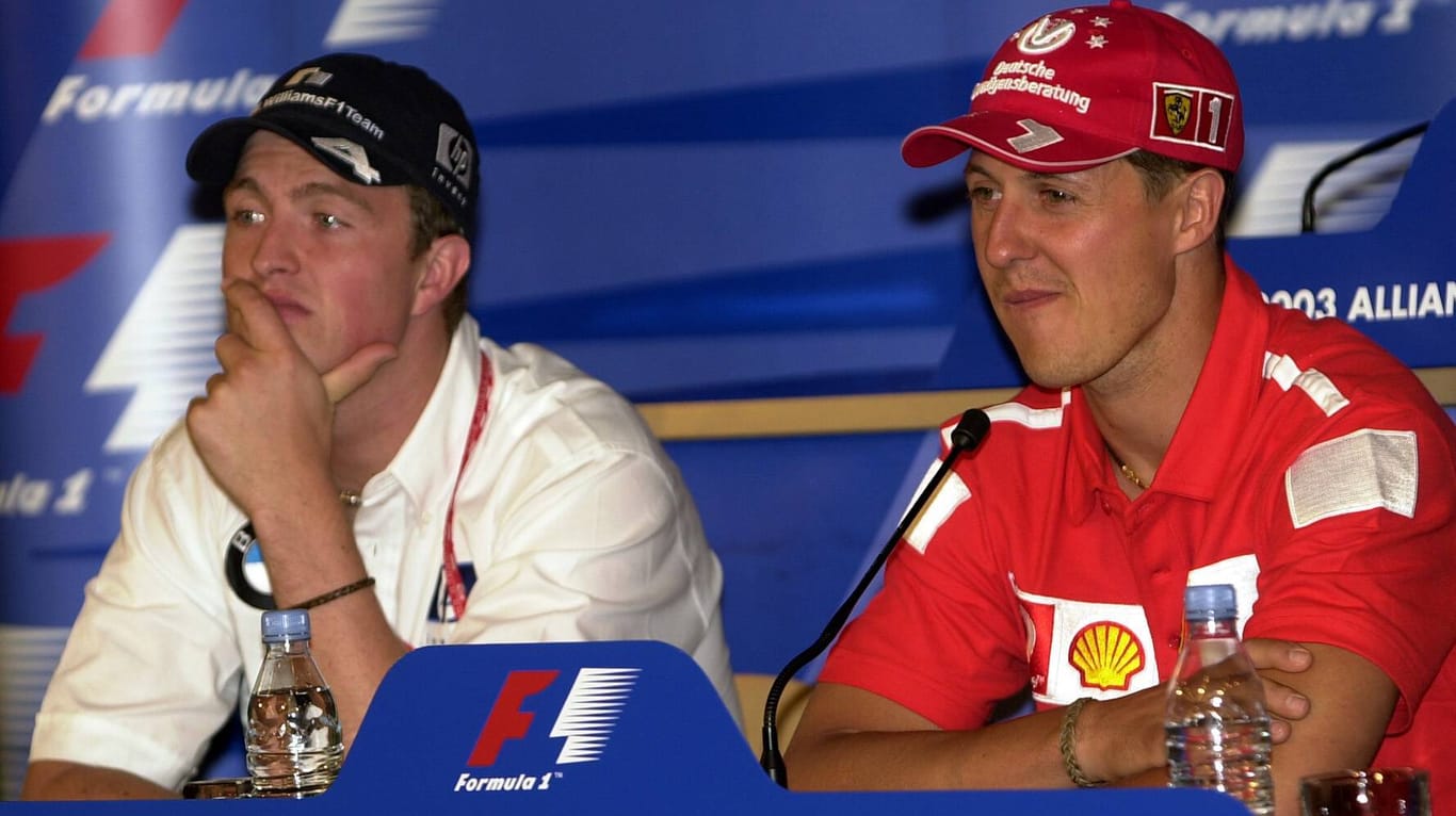 Weggefährten: Ralf (l.) und Bruder Michael bei einer Renn-PK am Nürburgring 2003.