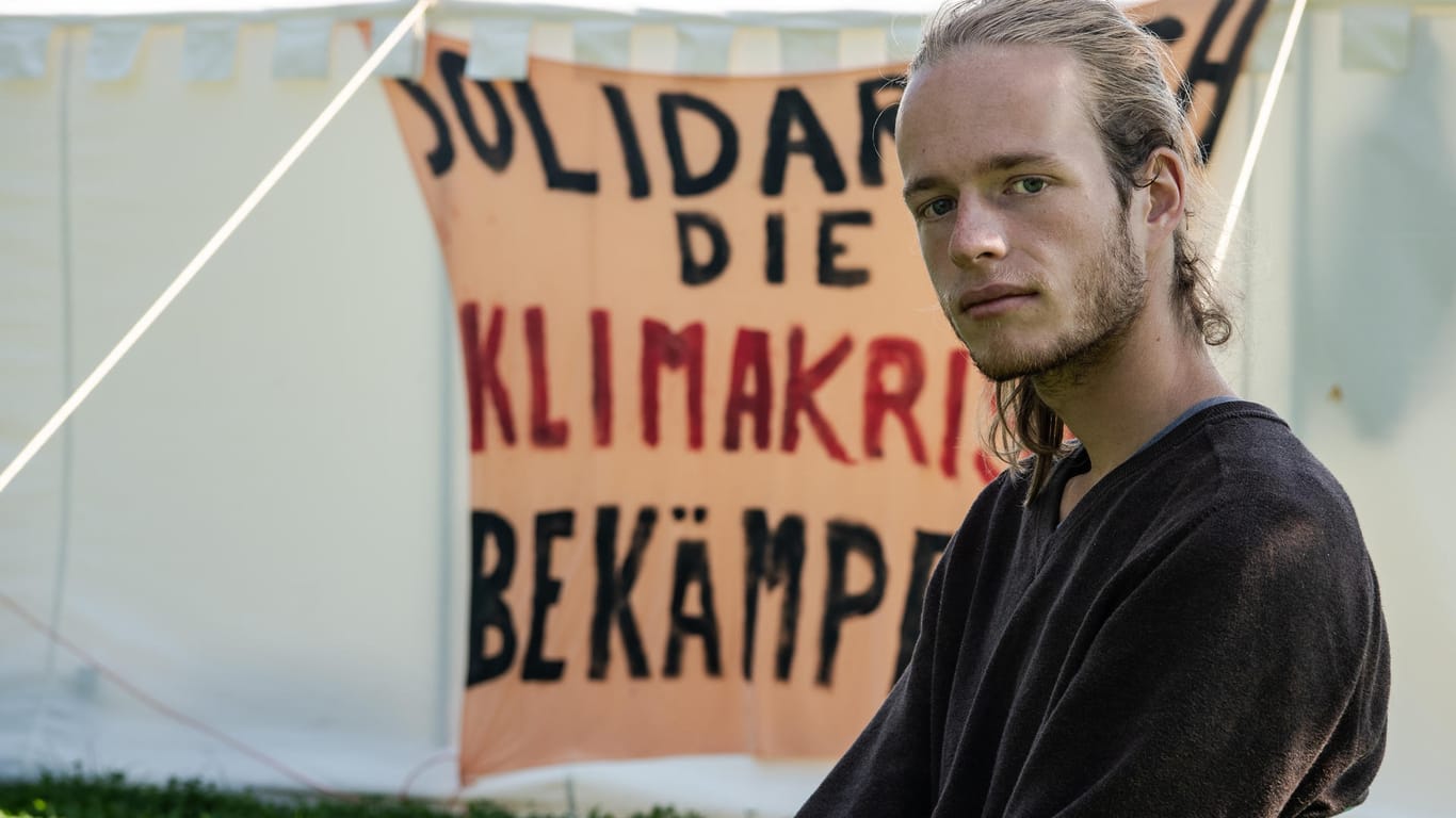 Simon ist einer der Klimaaktivisten, die sich in einem Camp im Regierungsviertel im Hungerstreik befinden (Archivbild): Zwei von ihnen mussten den Hungerstreik bereits abbrechen.