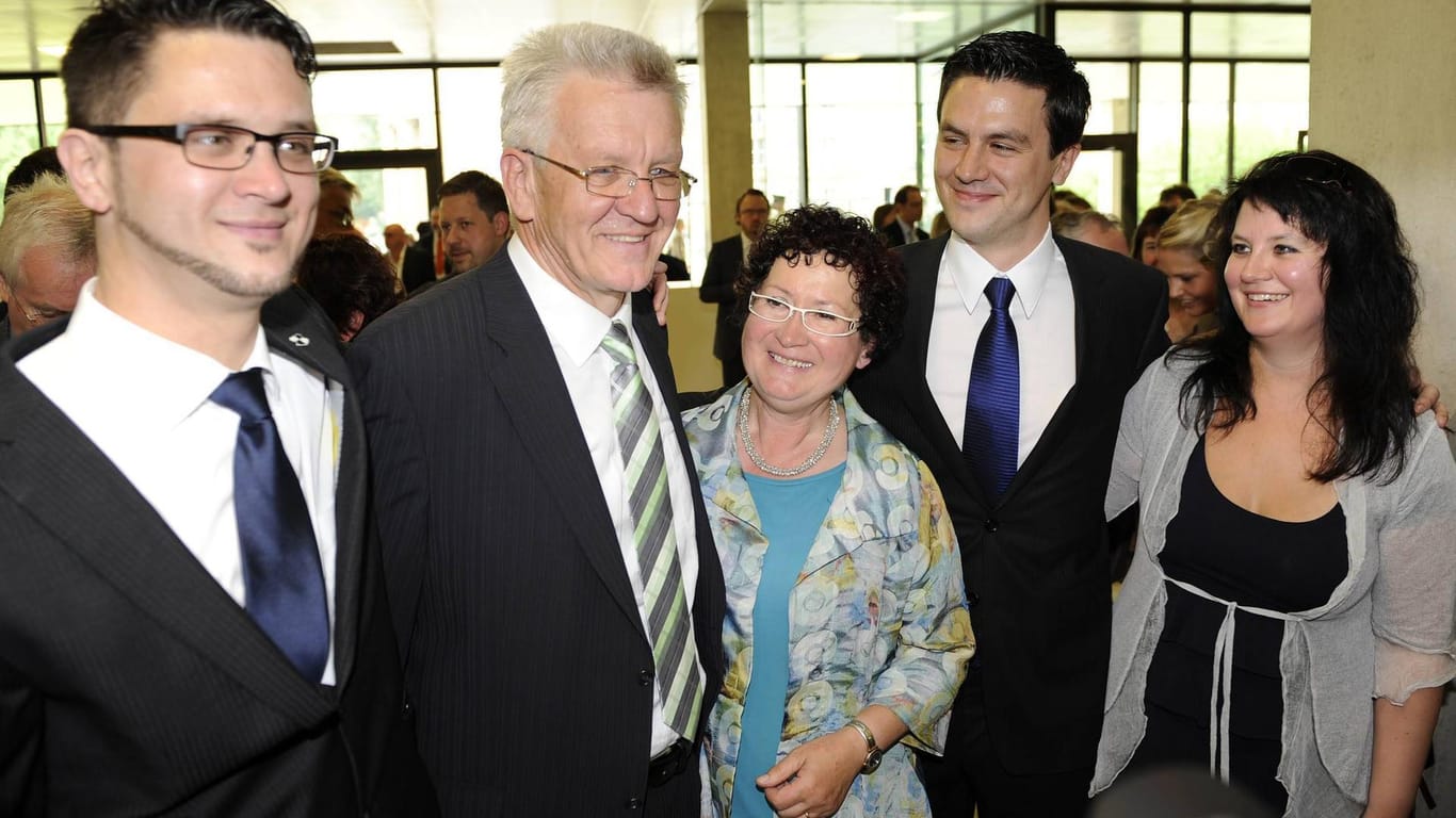Der Blick ins Archiv: Die Familie von Winfried Kretschmann mit Sohn Johannes (links) im Jahr 2011