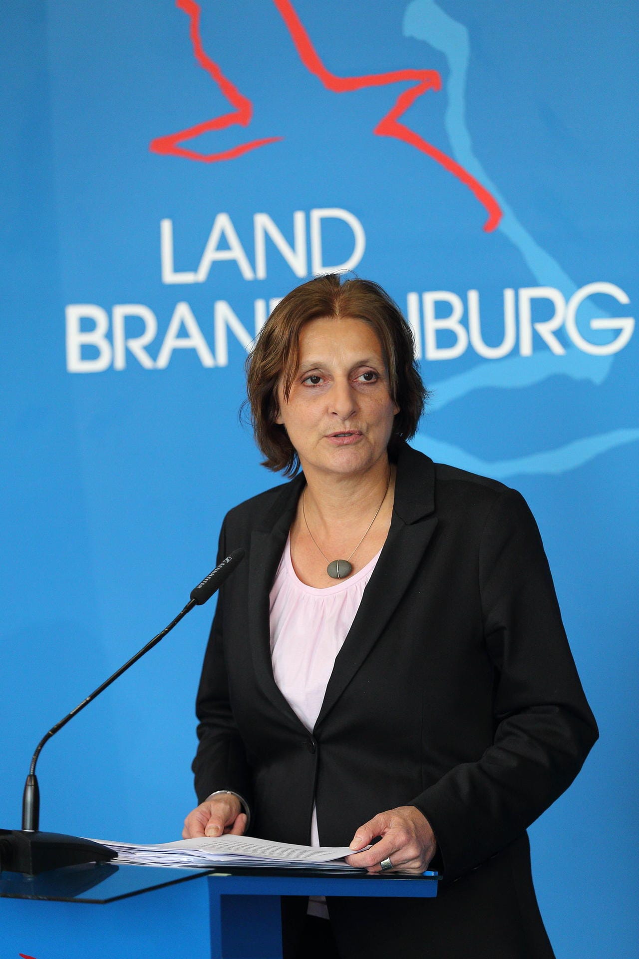 Die gebürtige Hamburgerin ist seit 2017 SPD-Bildungsministerin in Brandenburg.