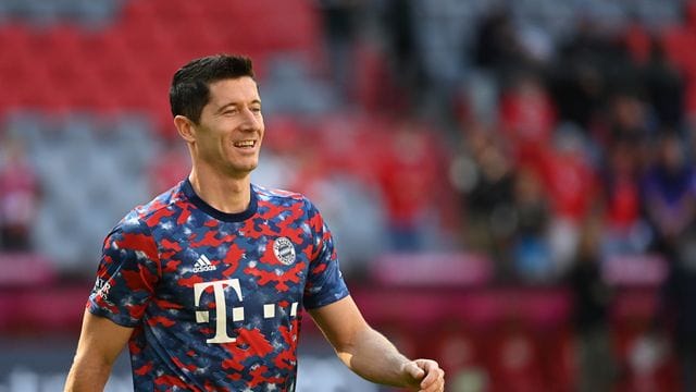 Bayern-Stürmer Robert Lewandowski bekommt den "Goldenen Schuh".