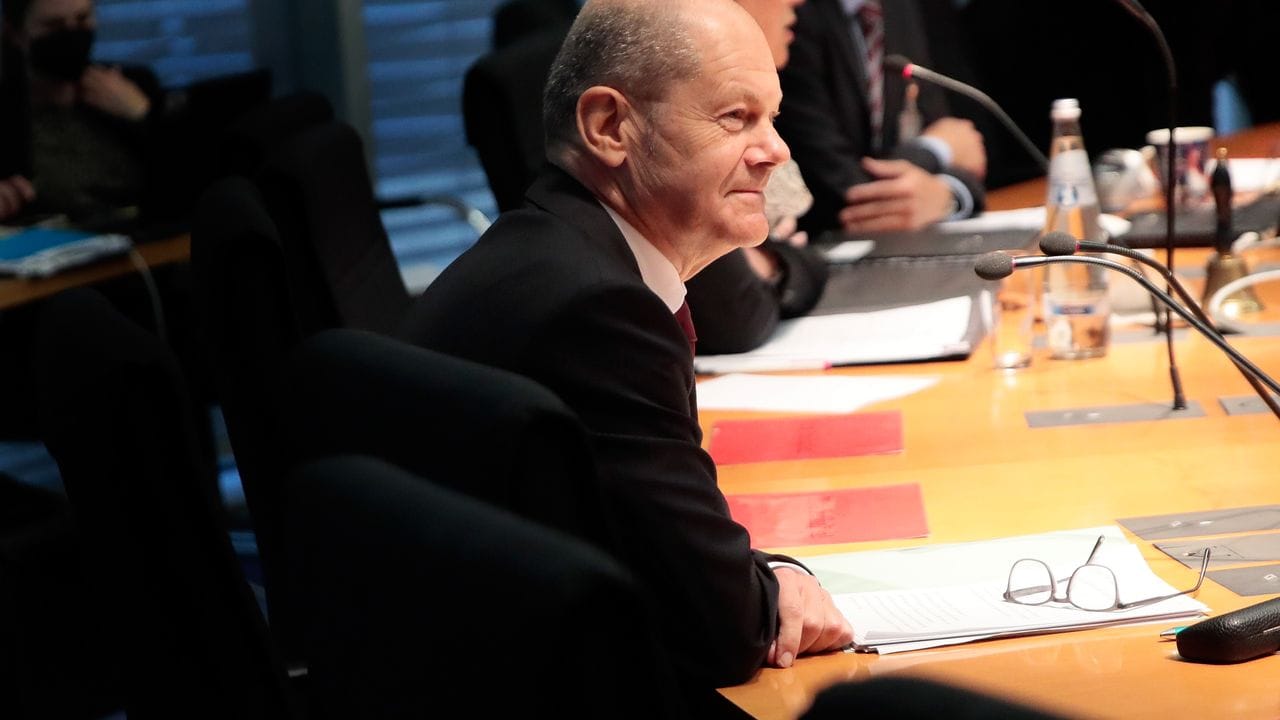 Bundesfinanzminister Olaf Scholz im Finanzausschuss des Bundestages.